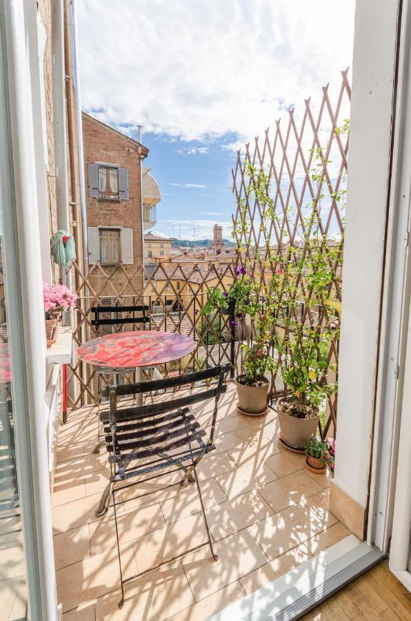 Inner Bo, Terrazzino Vista Tetti In Centro Storico Bologna Exteriör bild